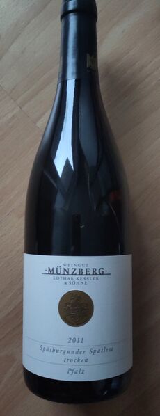 File:20241230SpätburgunderSpätleseTrocken2011MünzbergFront.jpg
