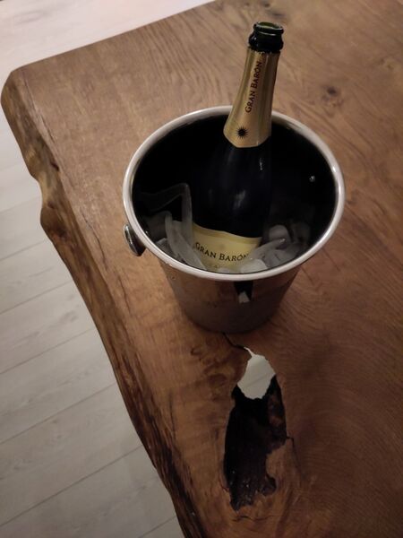 File:20220902CavaInBucket6.jpg