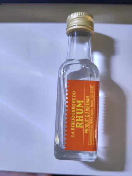 File:20241026WhiteRumOverproofSampanSide.jpg