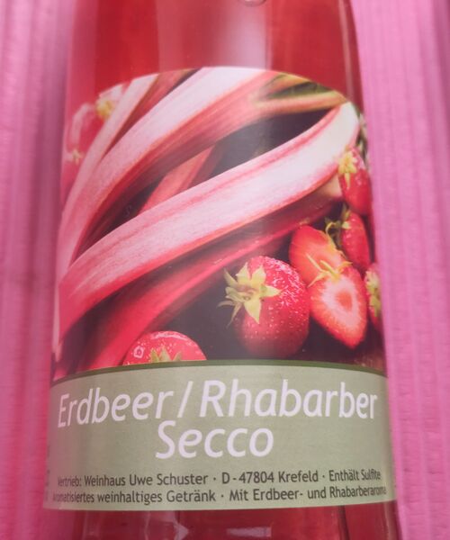 File:20230623ErdbeerRhabarberSeccoWeinhausUweSchusterFront.jpg