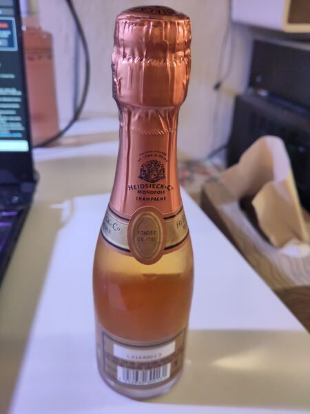 File:20241231RoseTopChampagneNoVintageHeidsieck&CoMonopoleBack.jpg