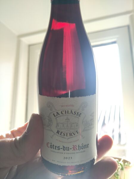 File:20260530Côtes-du-RhôneRed2023LaChâsseBacklit.jpg