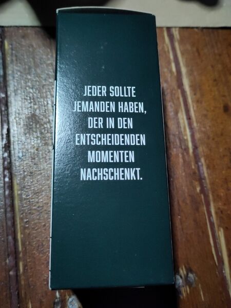 File:20221208VertruenRieslingBoxGerman.jpg