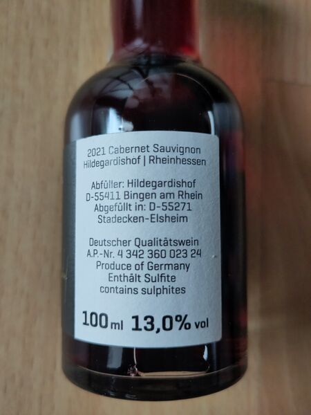 File:20241206CabernetSauvignon2021HildegardishofBack.jpg