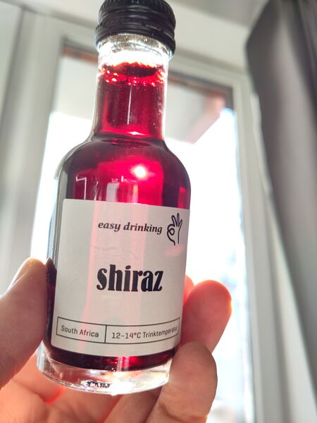 File:20241204EasyShiraz2023easydrinkingBacklit2.jpg
