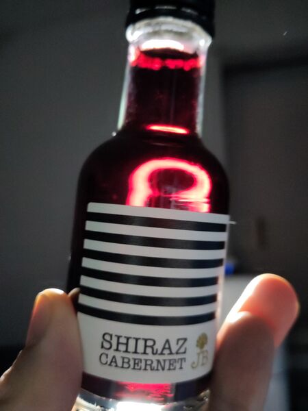 File:20221215ShirazCabernetJBFront2.jpg
