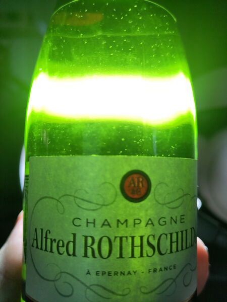 File:20251229AlfredRothschildChampagneBacklit.jpg