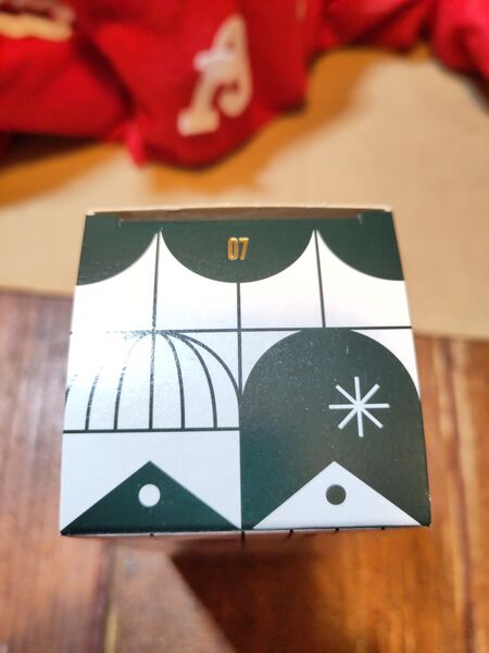 File:20221207GuerrillaWineLaResistanciaEsInútilGarnachaAmphoreBoxTop.jpg