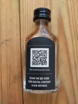 Quarantini Rosé Gin Back
