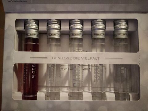 Gins in set