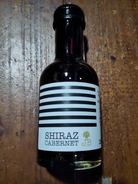 File:20221215ShirazCabernetJBFront1.jpg