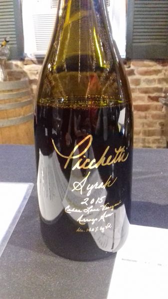 File:Picchetti2015Syrah.jpg