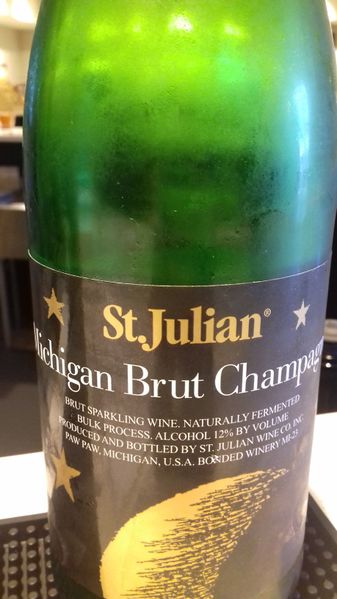 File:StJulianChampagneNoVintageFront.jpg