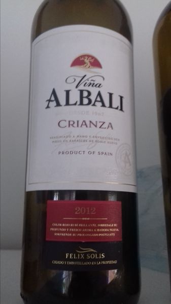File:Crianza2012VinaAlbali.jpg