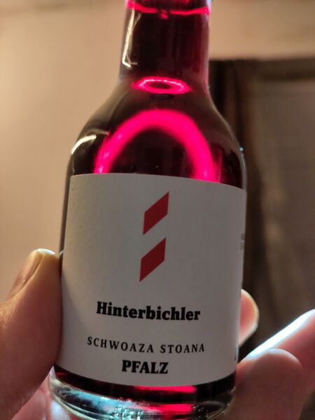 File:20231211SchwoazaStoanaNoVintageHinterbichlerBacklit.jpg