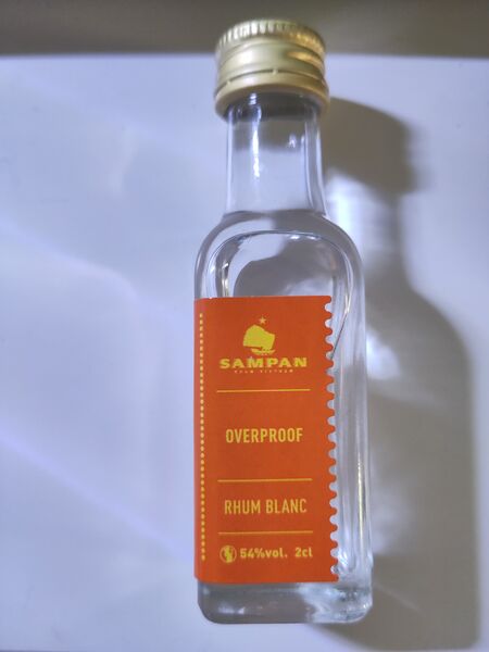 File:20241026WhiteRumOverproofSampanFront.jpg