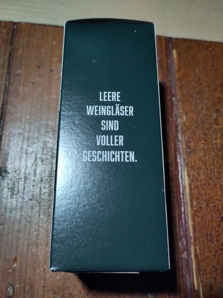 File:20221221VertruenGrauburgunderBoxGerman.jpg