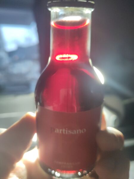 File:20251202Partisano2024BodegasMásQueVinosBacklit.jpg